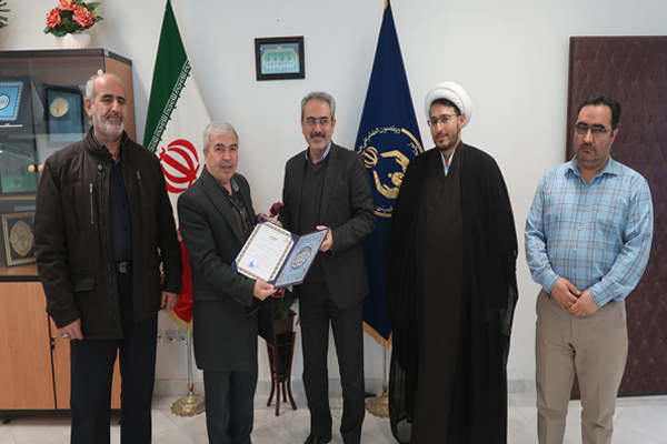 تجليل رييس ستاد بازسازي عتبات عاليات استان اردبيل از كميته امداد